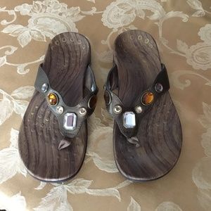 Womens Vionic Jeweled Sandals Size 9